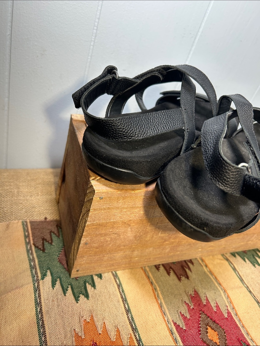 Vionic Black Cross-Strap Comfort Sandals - Picture 4 of 8